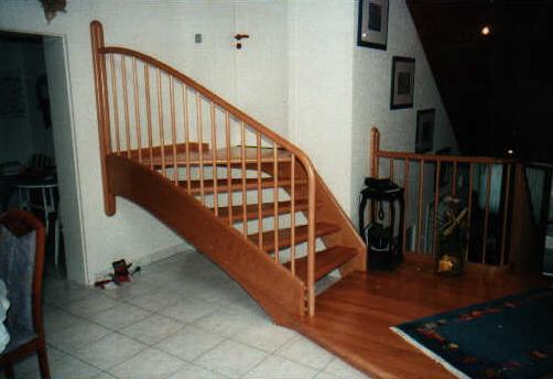 Treppe im Wohnraum integriert
